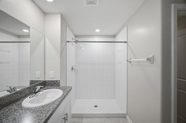 Building Photo - Riverview