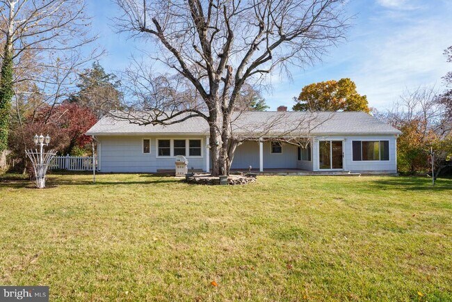 Building Photo - 384 Walnut Ln