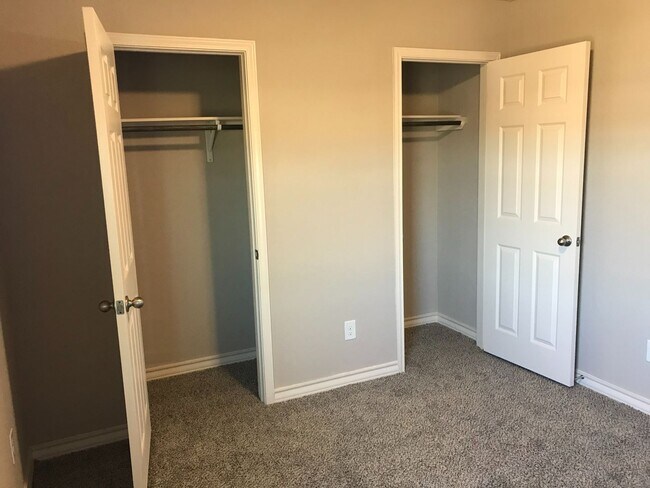 Building Photo - Townhome for rent