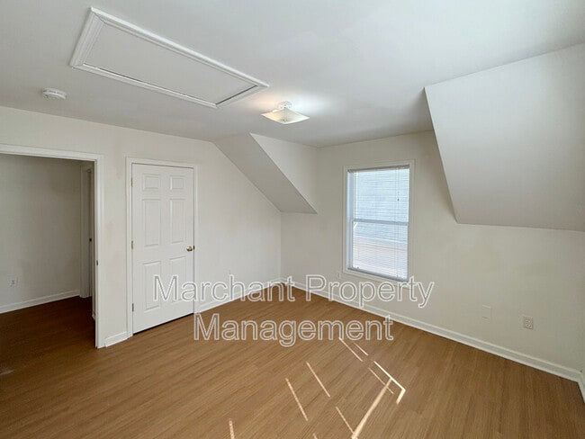 Building Photo - 335 Woodlark St