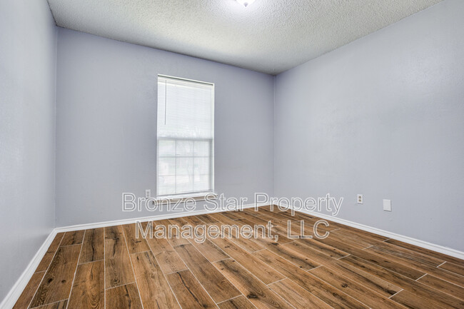Building Photo - 1414 Woodcreek Dr