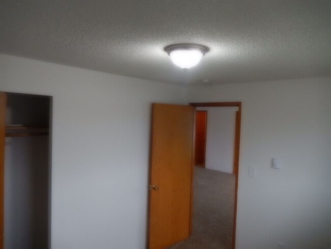 Building Photo - Renovated apartment for Rent