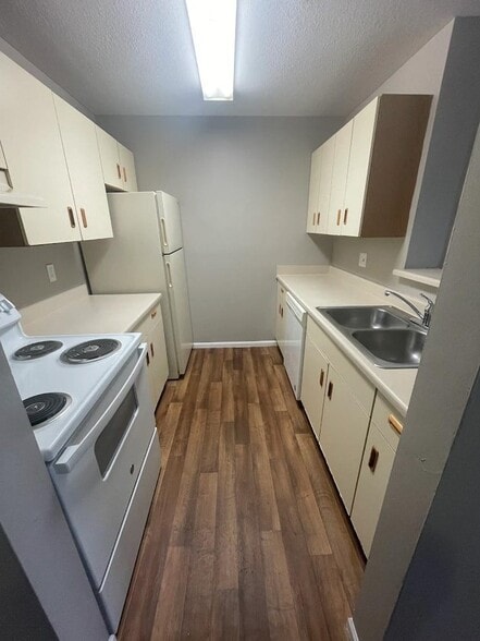 Building Photo - North Ridge Apartments