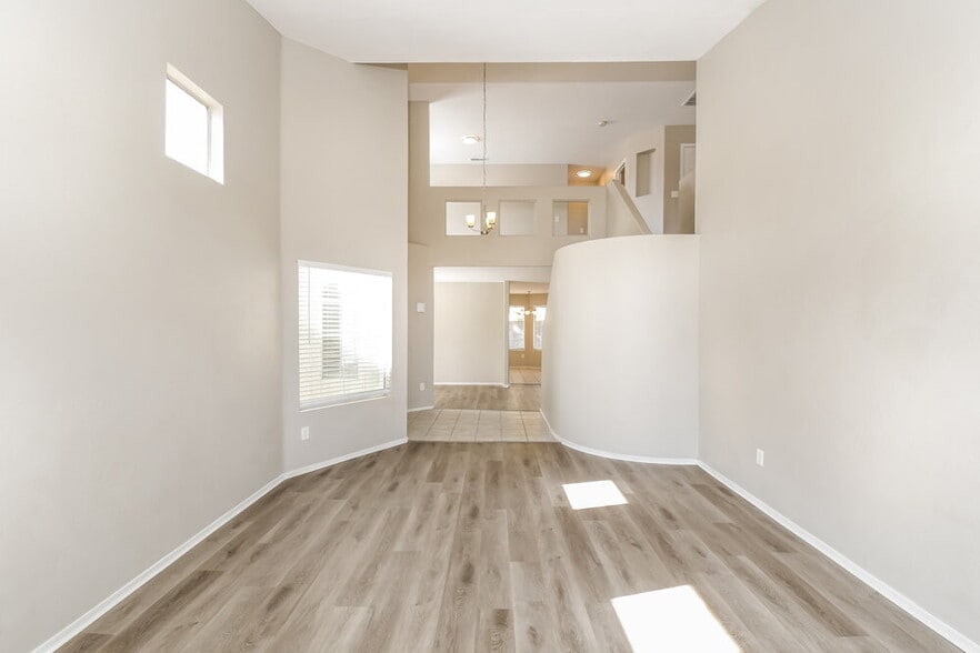 Building Photo - 834 E Whitten St