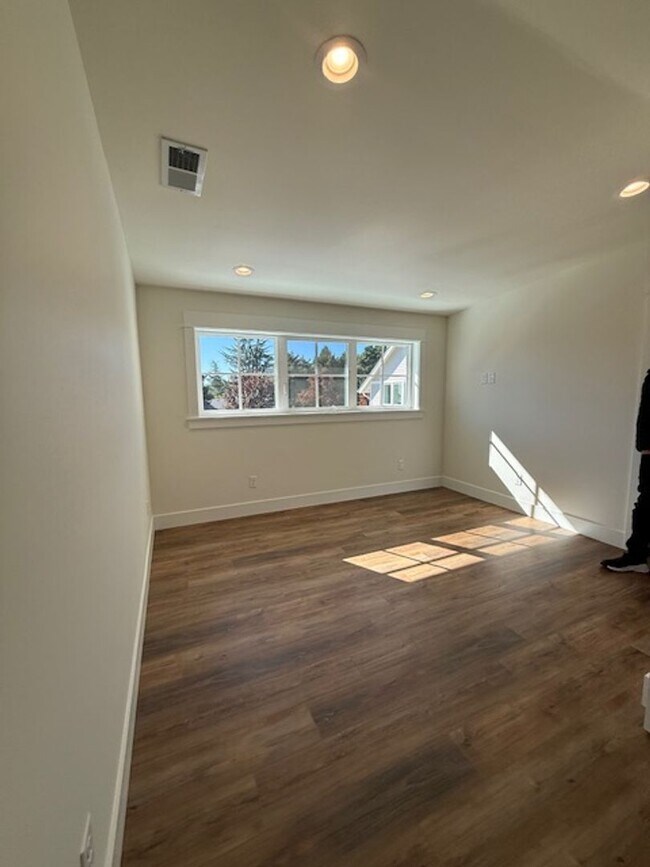 Building Photo - New Construction 4-bedroom 4 Bath Dundee OR 97115