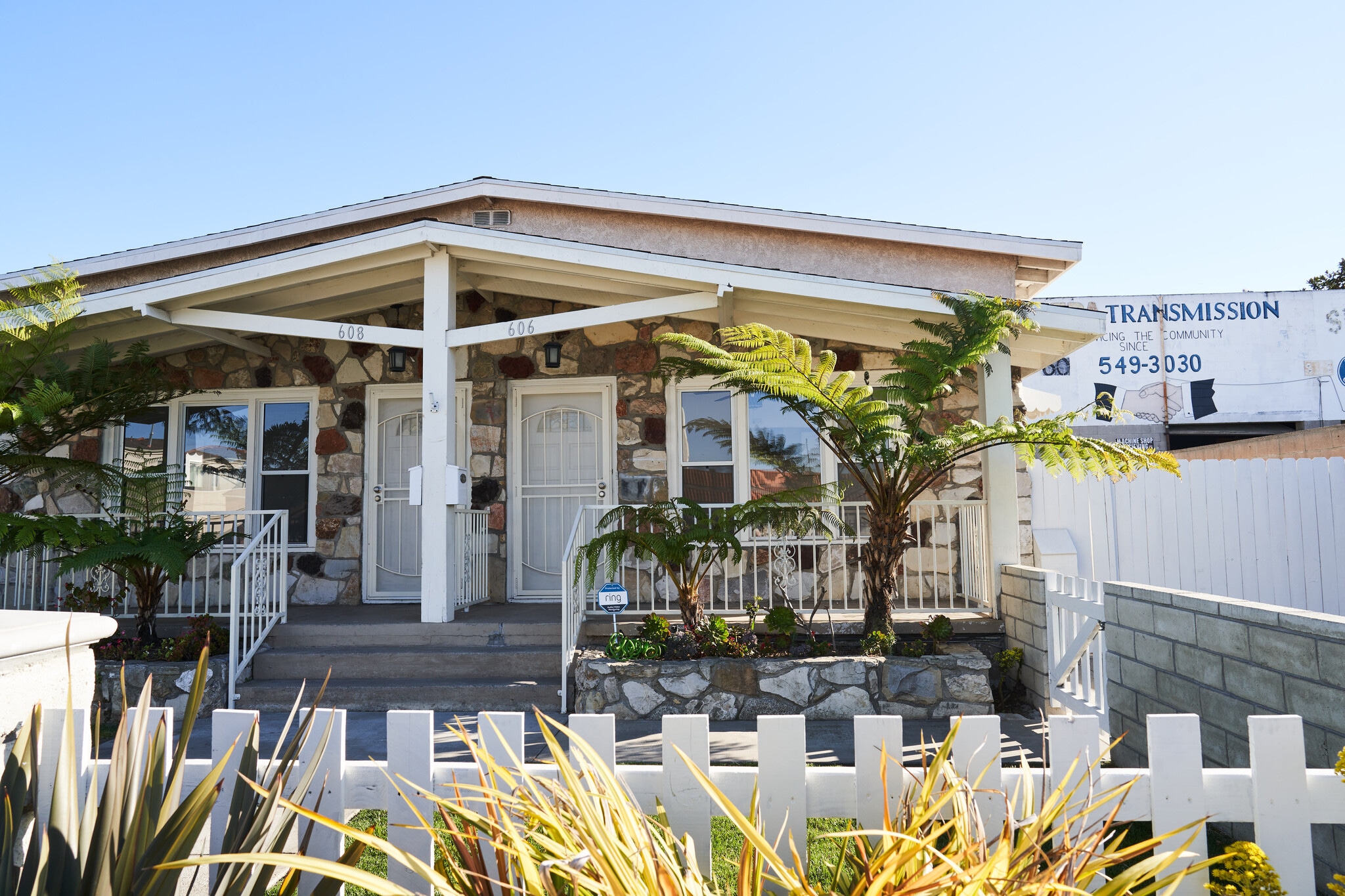 Building Photo - 606 E Realty St