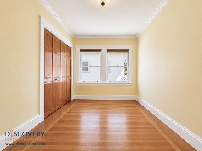 Building Photo - Sophisticated and Spacious Piedmont Craftsman Home