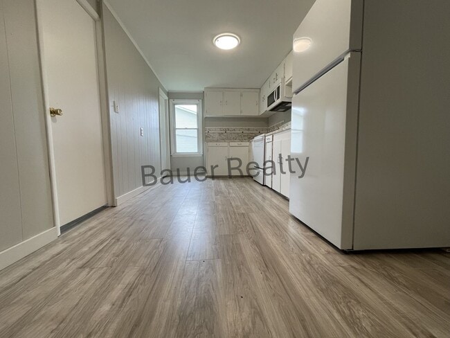 Building Photo - Two Bedroom in Crestview Local Schools