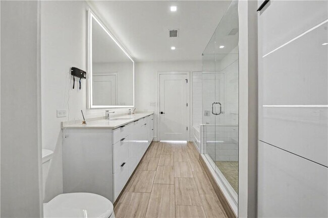 Building Photo - 788 West Marietta St NW