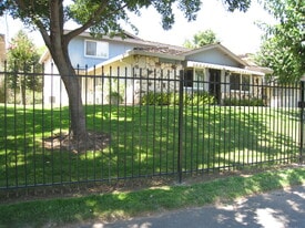 Building Photo - 2032 Benita Dr