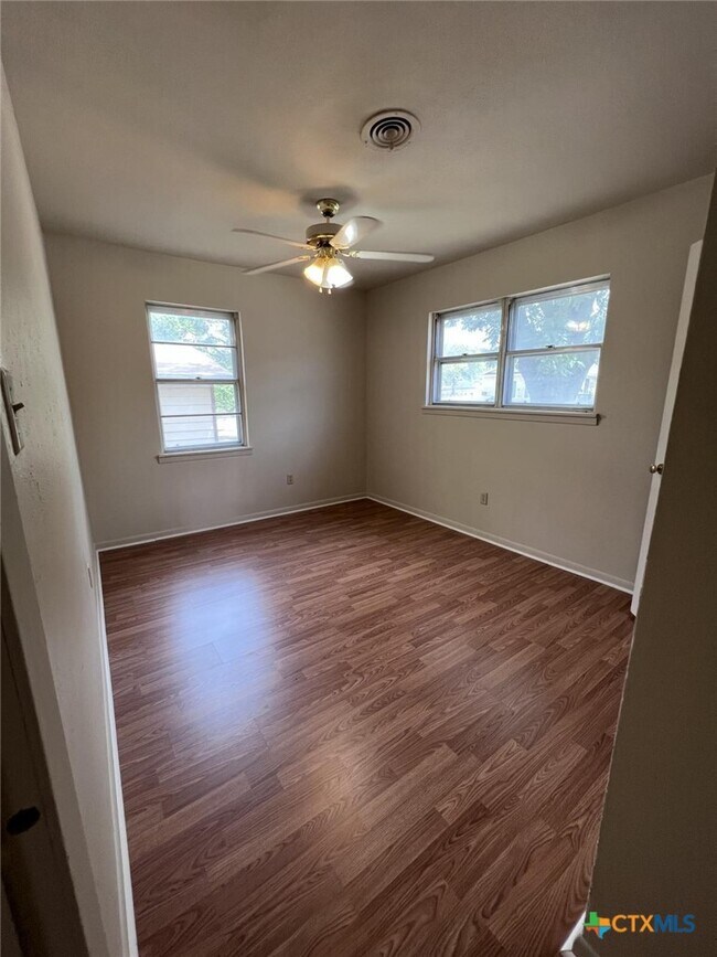 Building Photo - 2104 Terrace Dr