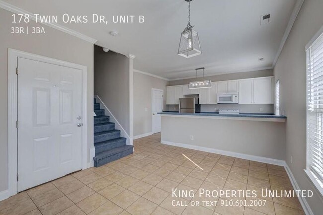 Building Photo - 178 Twin Oaks Dr