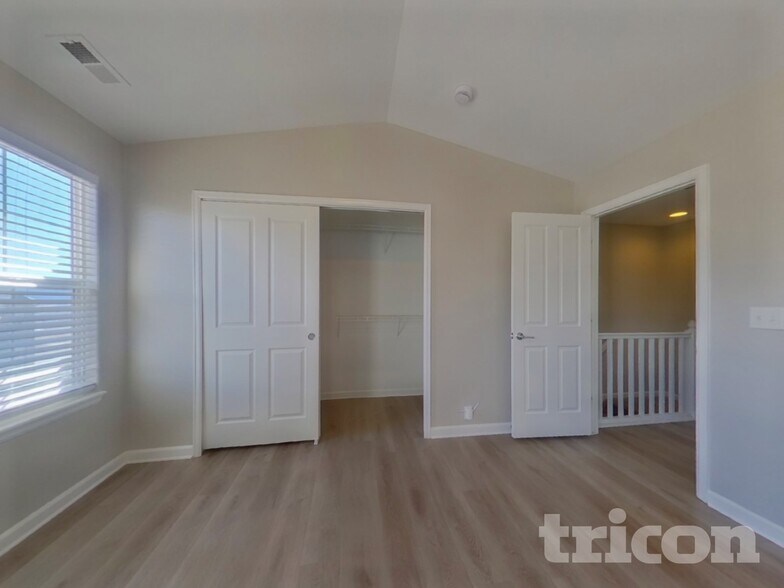 Building Photo - 968 Burning Bush Point