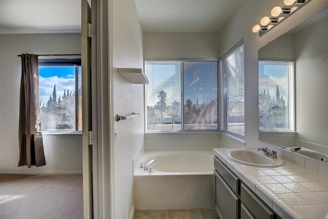 Building Photo - Beautiful 3 Bedroom, 2 Story Home in the Heart of Summerlin!