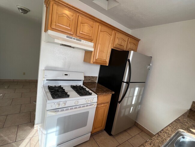 Building Photo - 706 Triana Pl