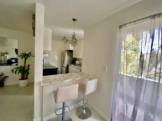 Building Photo - 5625 N Sumner Wy