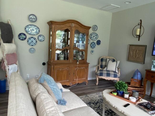 Building Photo - 319 Waybridge Way