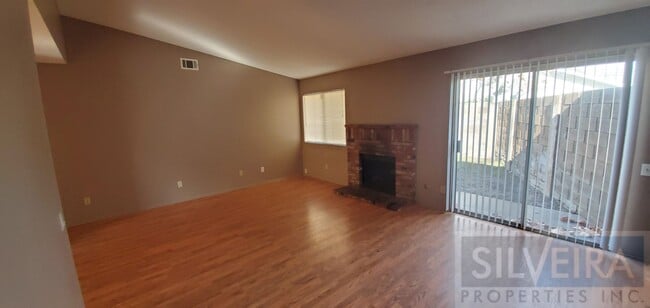 Building Photo - 2 Bedroom Condo available