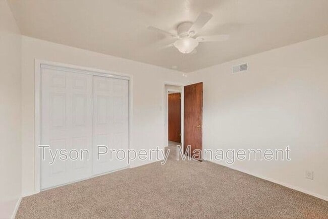 Building Photo - 3503 Montclaire Dr NE