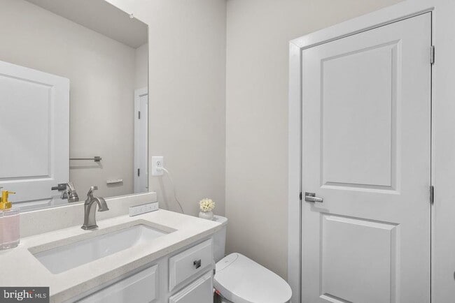 Building Photo - 12998 Hattontown Square