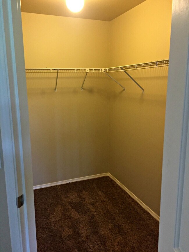 Building Photo - Desirable Prune Hill 4-Bedroom!