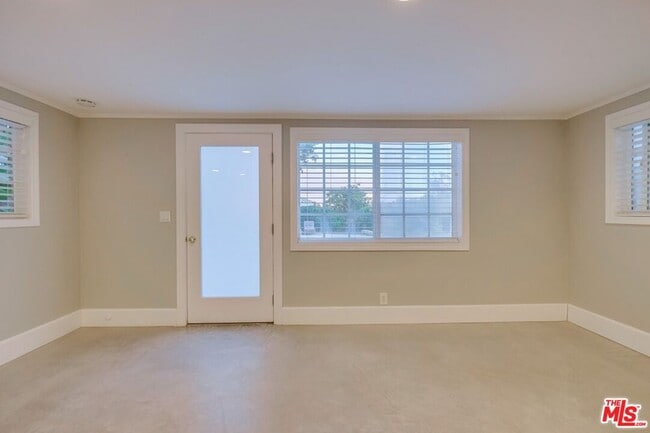 Building Photo - 1328 Linda Rosa Ave
