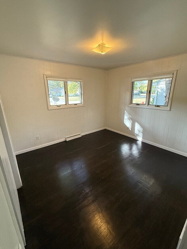 Building Photo - 4352 Clement Dr