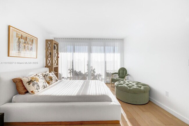 Building Photo - 1800 Sunset Harbour Dr