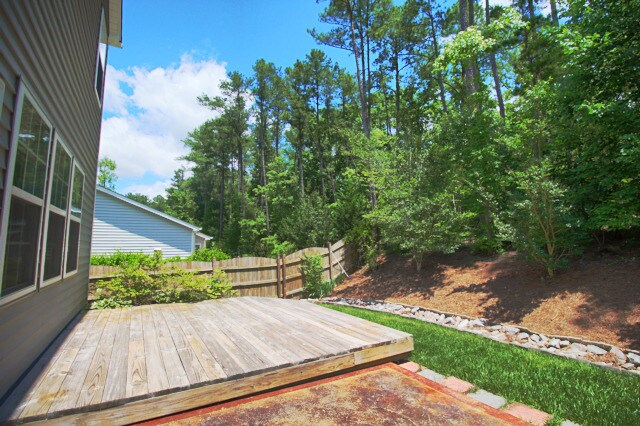 Building Photo - Gorgeous 3 bedroom, 2.5 bath house close to Brier Creek