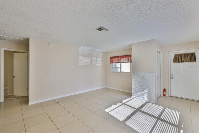 Building Photo - 11507 Valencia Dr