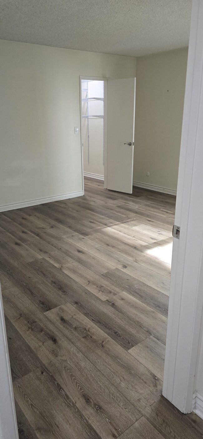 Building Photo - 6001 Canterbury Dr