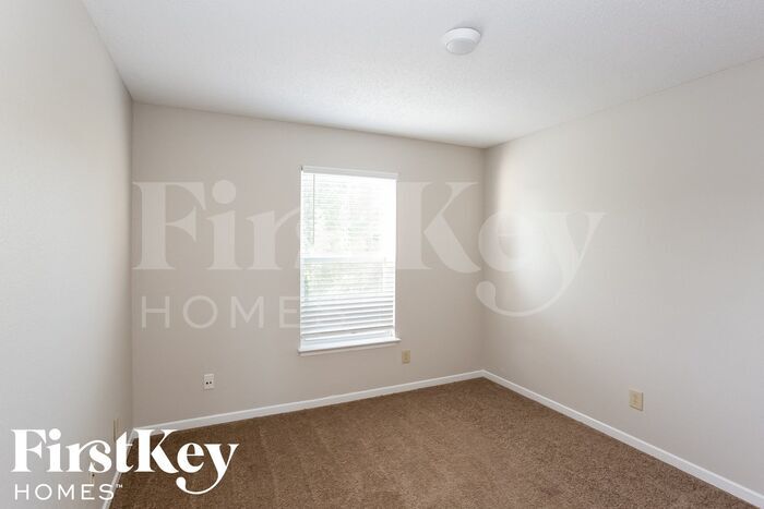 Building Photo - 10377 Waverly Dr