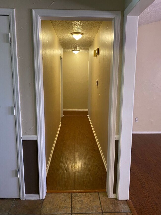 Building Photo - 2312 Shadowlake Dr
