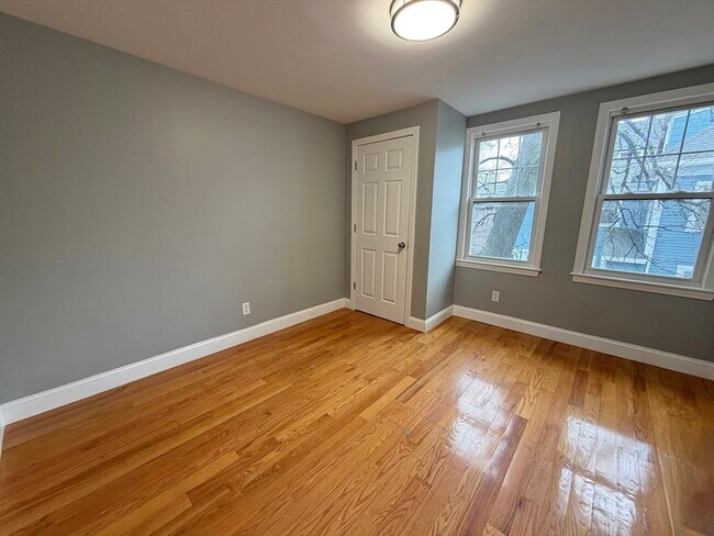 Building Photo - 786 Moody St