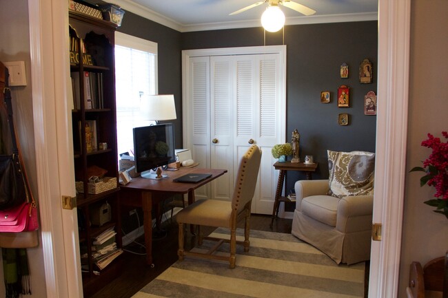 Building Photo - 616 Greenview Pl