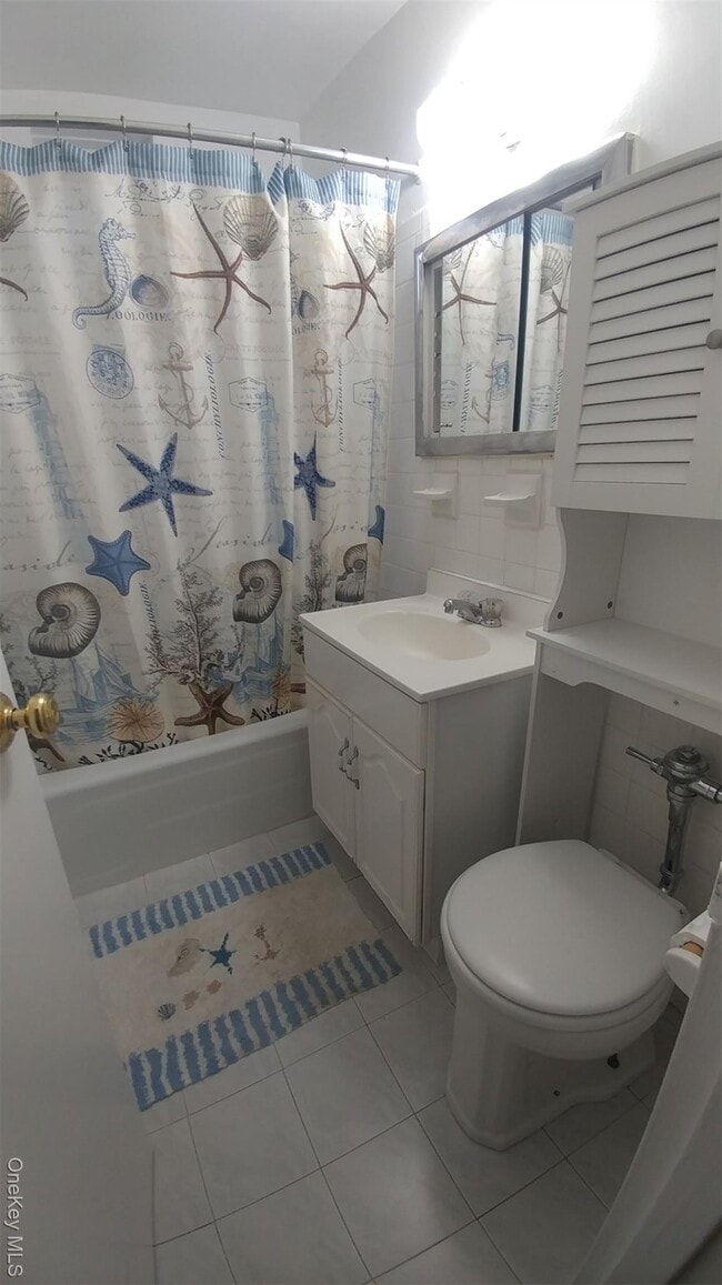 Building Photo - 66-15 Thornton Pl