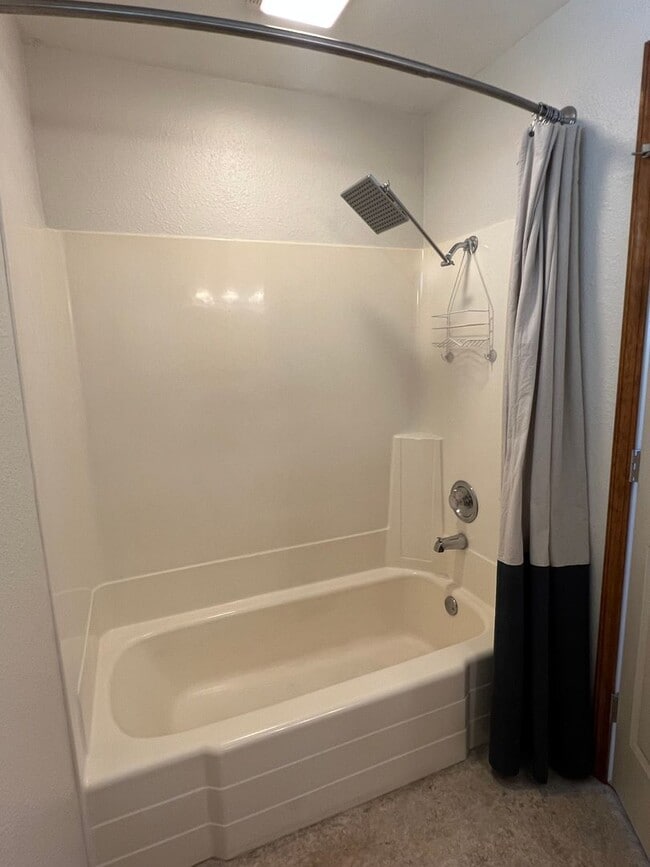 Building Photo - Spacious 3 bed/2 bath home with RV/Boat parking, shop and storage shed, a/c, deck with VIEWS and ...