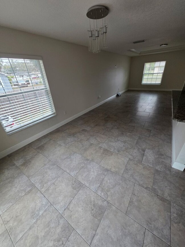 Building Photo - Beautiful Home near Busch Gardens!