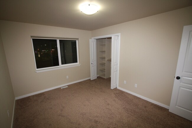Building Photo - 3 Bedroom South Anchorage Townhouse!