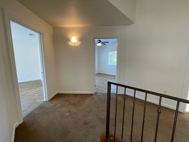 Building Photo - 4527 Hollister Ave
