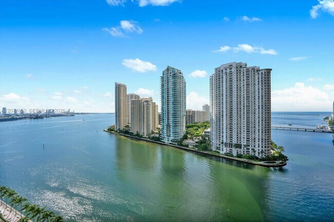 Building Photo - 300 S Biscayne Blvd