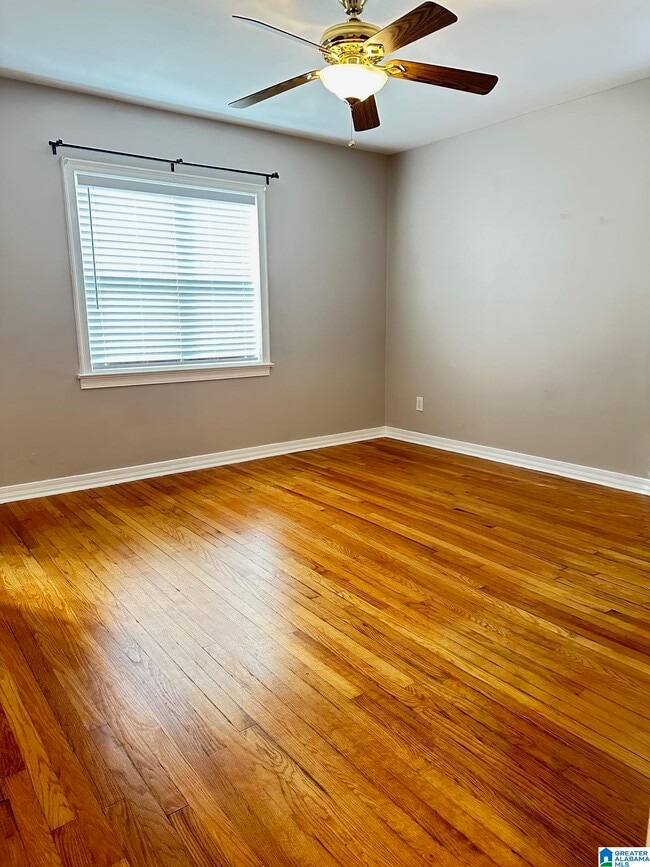 Building Photo - 1006 Broadway St