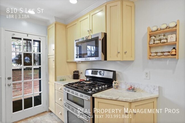 Building Photo - 810 S Lee St