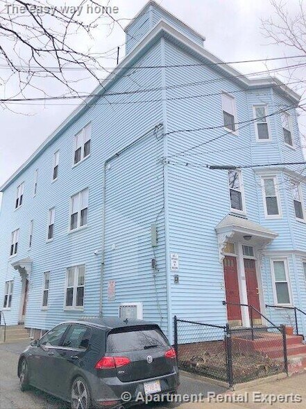 Building Photo - 389 1/2 Columbia St