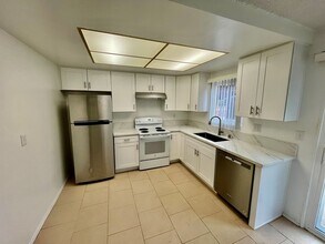 Building Photo - Hillside Court Vista Ca 92084