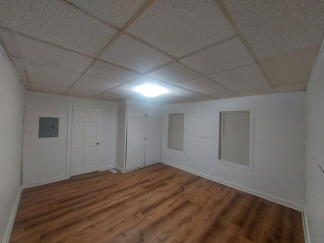 Building Photo - 123 Oak St
