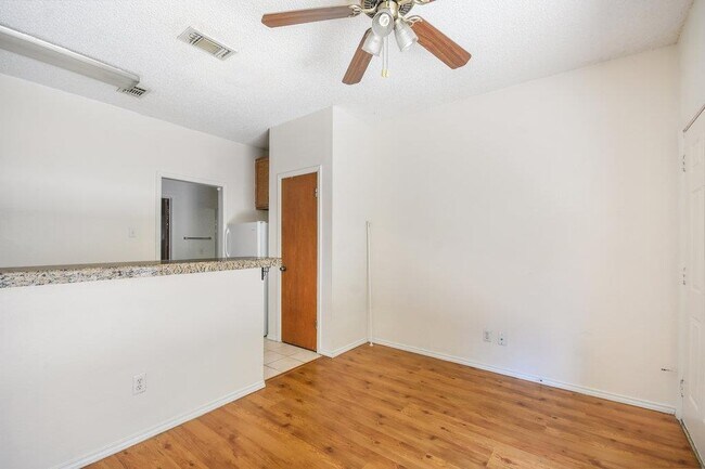 Building Photo - 2815 Rio Grande St