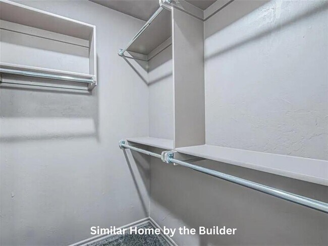 Building Photo - 1620 Highland Loop