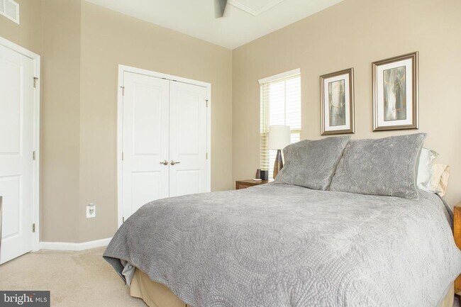 Building Photo - Stunning 3bd 2.5bth townhome in the Pondview community in Millersville.