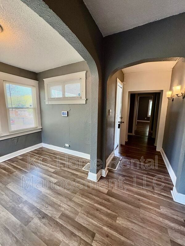 Building Photo - 6103 Walrond Ave